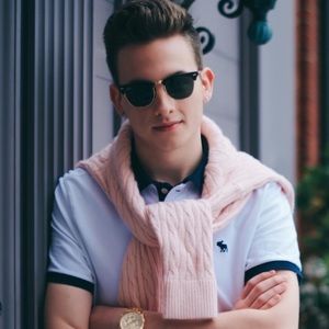 Meet your Posher, Tom